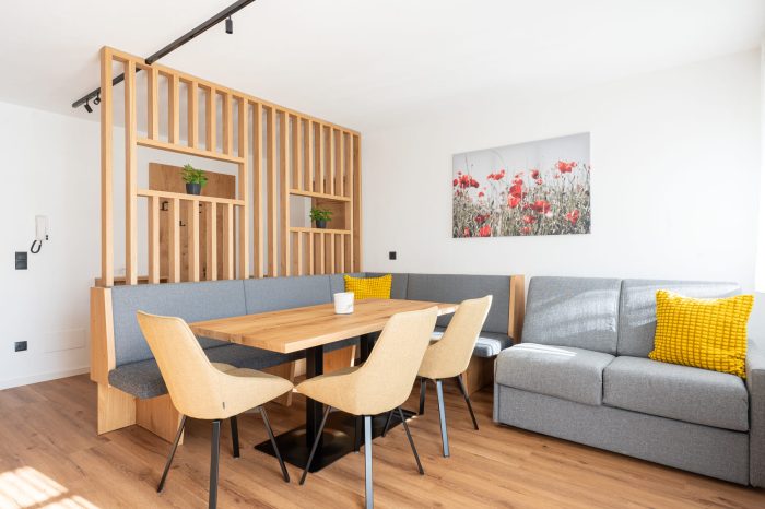 Neu renovierte Ferienwohnung mit Holzboden und moderner Küche auf einem Bauernhof bei Sterzing im Wipptal